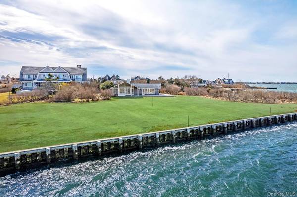 1 Waters Edge DR, Quogue, NY 11959