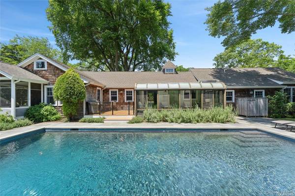 695 Main ST, Westhampton Beach, NY 11978