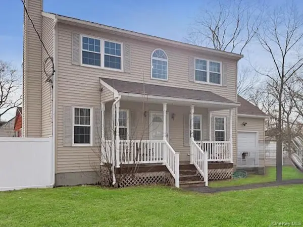116 Robinwood DR, Shirley, NY 11967