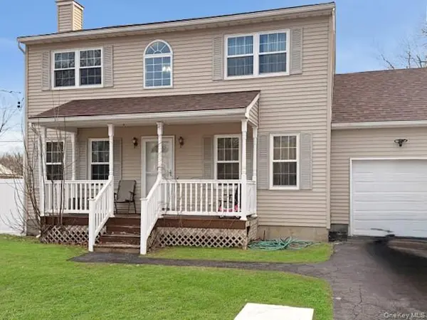 116 Robinwood DR, Shirley, NY 11967