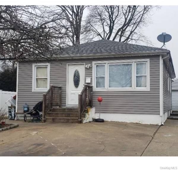 5 Campion ST, Brentwood, NY 11717
