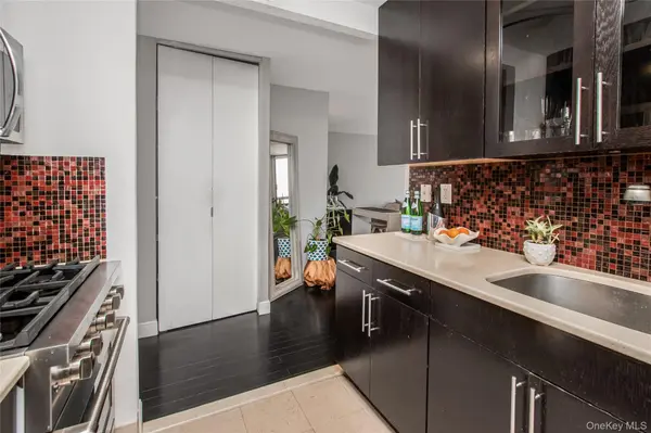 2287 Johnson AVE #10C, Bronx, NY 10463
