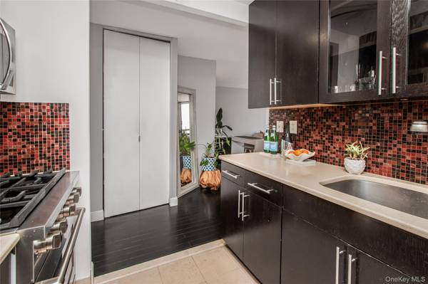 2287 Johnson AVE #10C, Bronx, NY 10463
