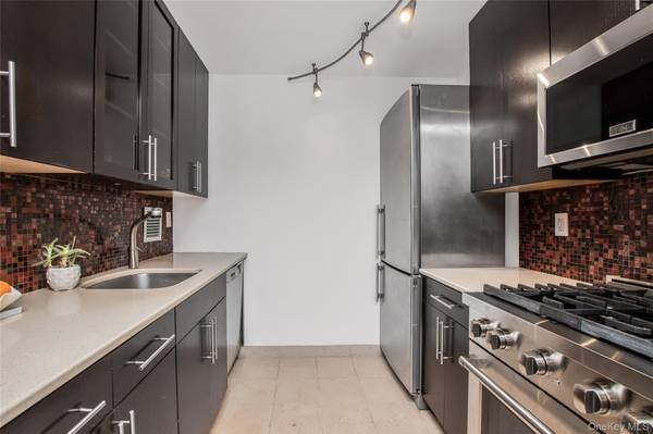 2287 Johnson AVE #10C, Bronx, NY 10463