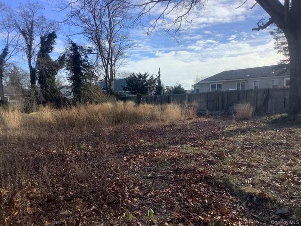 201 Phyllis DR, Patchogue, NY 11772