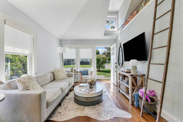 10 Henry ST, Southampton, NY 11968