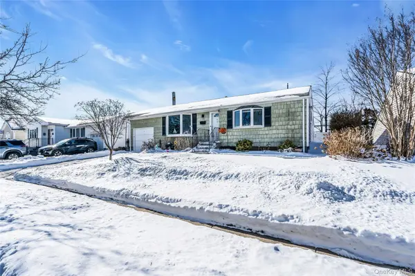 53 Calvert AVE, Commack, NY 11725