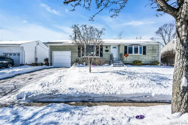 53 Calvert AVE, Commack, NY 11725