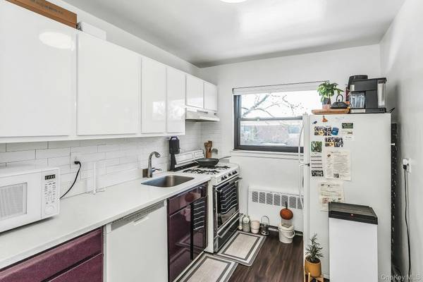 219-57 74th AVE #423A2, Bayside, NY 11364