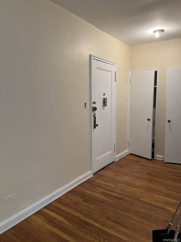 69-60 108th ST #418, Forest Hills, NY 11375