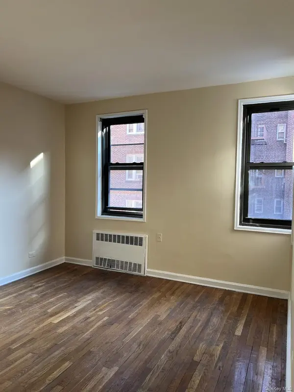 69-60 108th ST #418, Forest Hills, NY 11375
