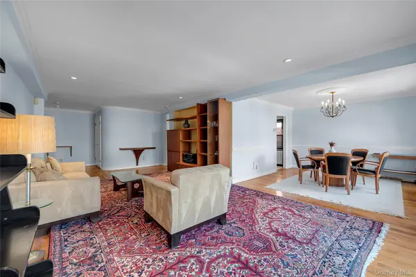 20 Canterbury RD #2C, Great Neck, NY 11021