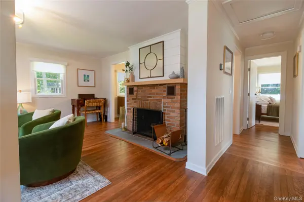 1850 Rocky Point RD, East Marion, NY 11939