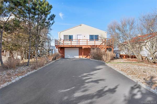 626 Dune RD, Westhampton, NY 11978