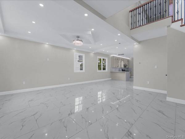 918 N 6th ST, North New Hyde Park, NY 11040