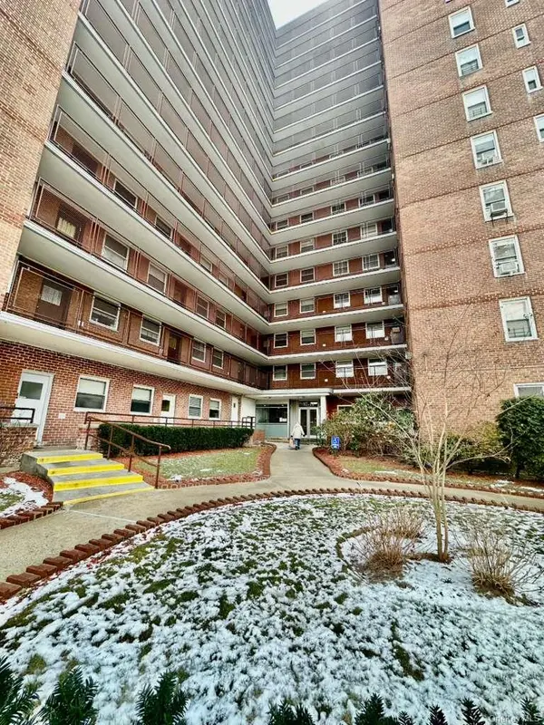 97-10 62 DR #4J, Rego Park, NY 11374