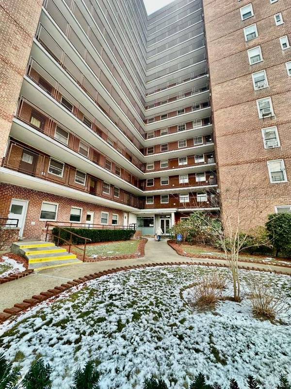 97-10 62 DR #4J, Rego Park, NY 11374