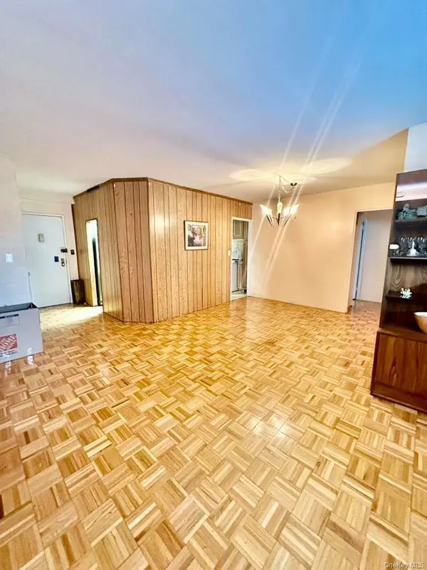 97-10 62 DR #4J, Rego Park, NY 11374