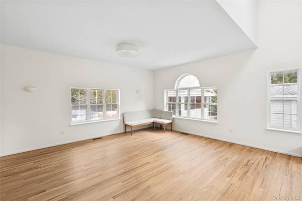 97 Spring Close HWY, East Hampton, NY 11937