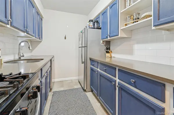 141 Pointe Circle N #141, Coram, NY 11727