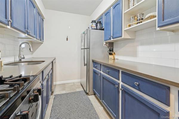 141 Pointe Circle N #141, Coram, NY 11727
