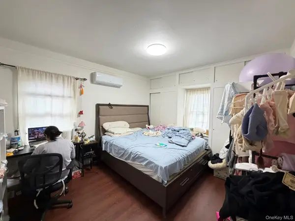48-27 213th ST, Bayside, NY 11364