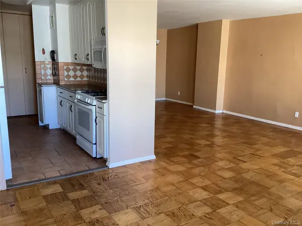 25 Neptune BLVD #5G, Long Beach, NY 11561