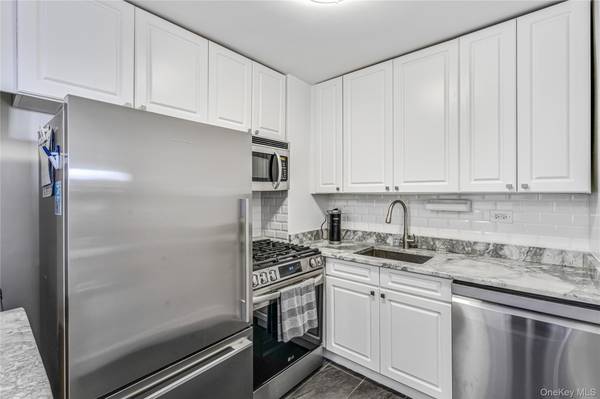 18-15 215th ST #14 B, Bayside, NY 11360