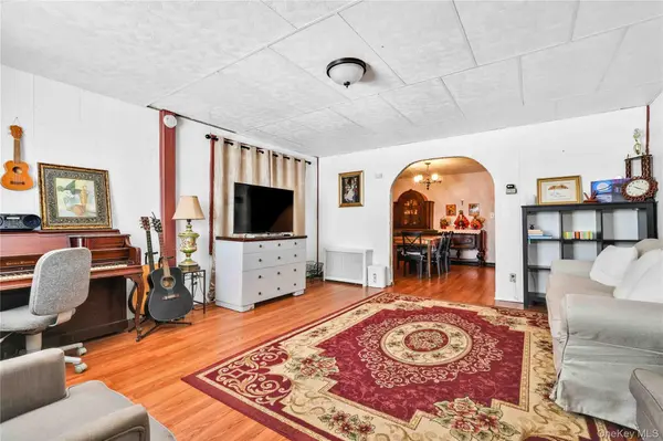 8060 162nd ST, Jamaica, NY 11432