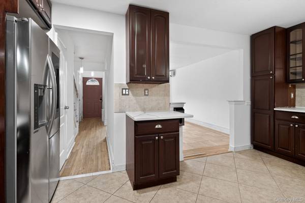 4817 Wilder AVE, Bronx, NY 10470