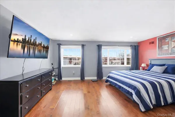 126 Mermaid LN, Bronx, NY 10473