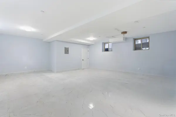 1118 124th ST, College Point, NY 11356