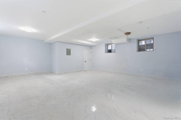 1118 124th ST, College Point, NY 11356