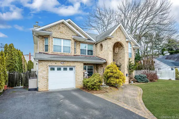 120 Waldo ST, Copiague, NY 11726