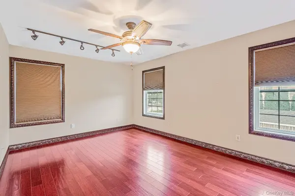 120 Waldo ST, Copiague, NY 11726