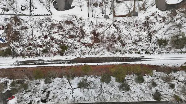 Railroad AVE, Medford, NY 11763