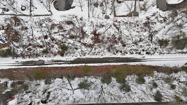 Railroad AVE, Medford, NY 11763