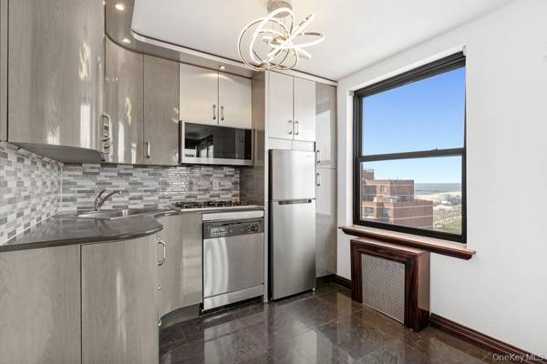 40 Brighton 1st RD #15M, Brooklyn, NY 11235