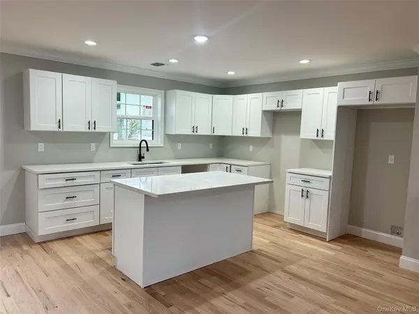 20 10th ST, Ronkonkoma, NY 11779