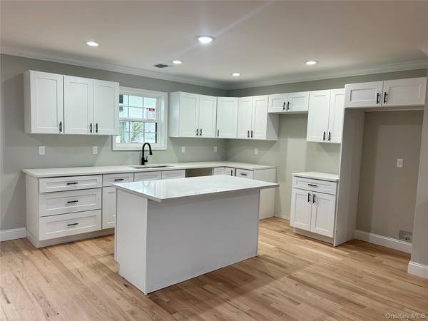 20 10th ST, Ronkonkoma, NY 11779