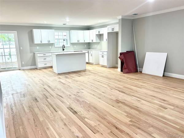 20 10th ST, Ronkonkoma, NY 11779