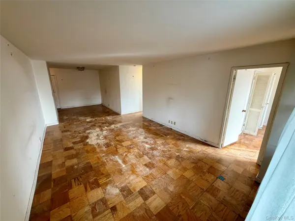 70-25 Yellowstone BLVD #3H, Forest Hills, NY 11375