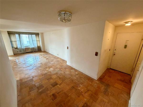 70-25 Yellowstone BLVD #3H, Forest Hills, NY 11375