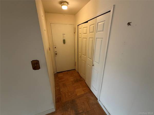 70-25 Yellowstone BLVD #3H, Forest Hills, NY 11375