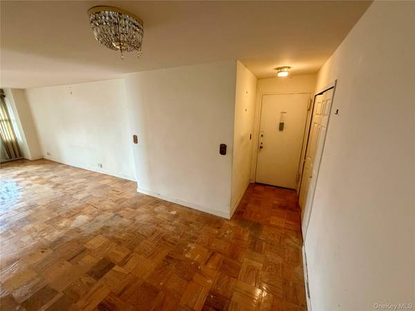 70-25 Yellowstone BLVD #3H, Forest Hills, NY 11375