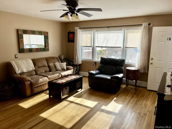 105 Finch LN #1B, Islip, NY 11751