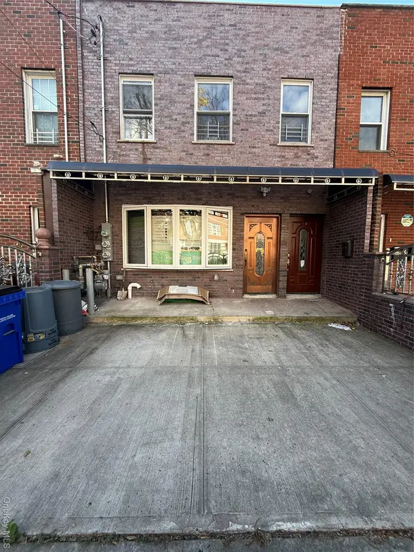 2356 Waterbury AVE, Bronx, NY 10462