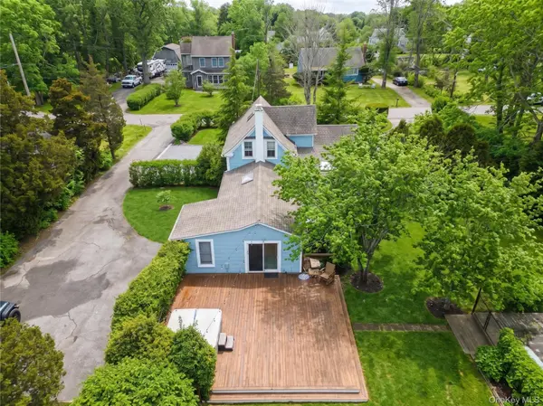 15 Walnut AVE, East Quogue, NY 11942