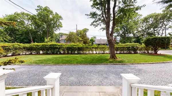 15 Walnut AVE, East Quogue, NY 11942