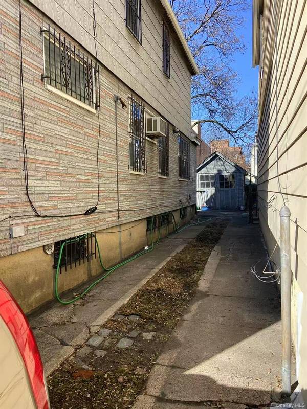8621 59th AVE, Elmhurst, NY 11373